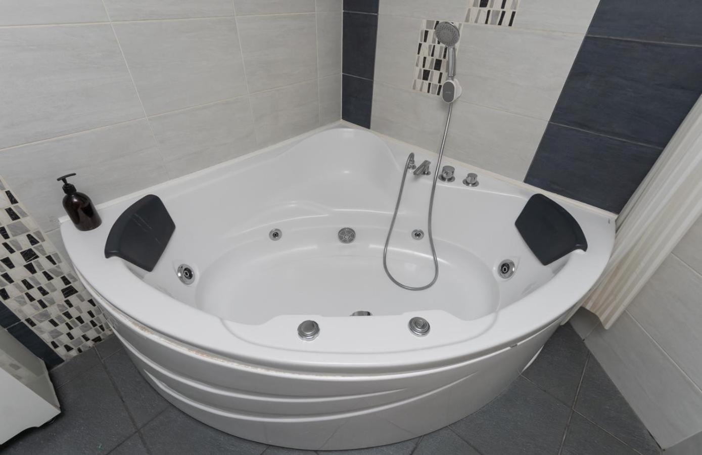 Flat24 On Lesi Ukrainki 3 Apartment Kyiv Exterior photo