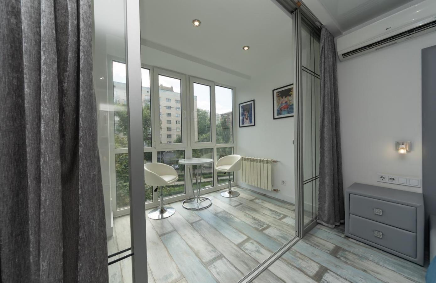 Flat24 On Lesi Ukrainki 3 Apartment Kyiv Exterior photo